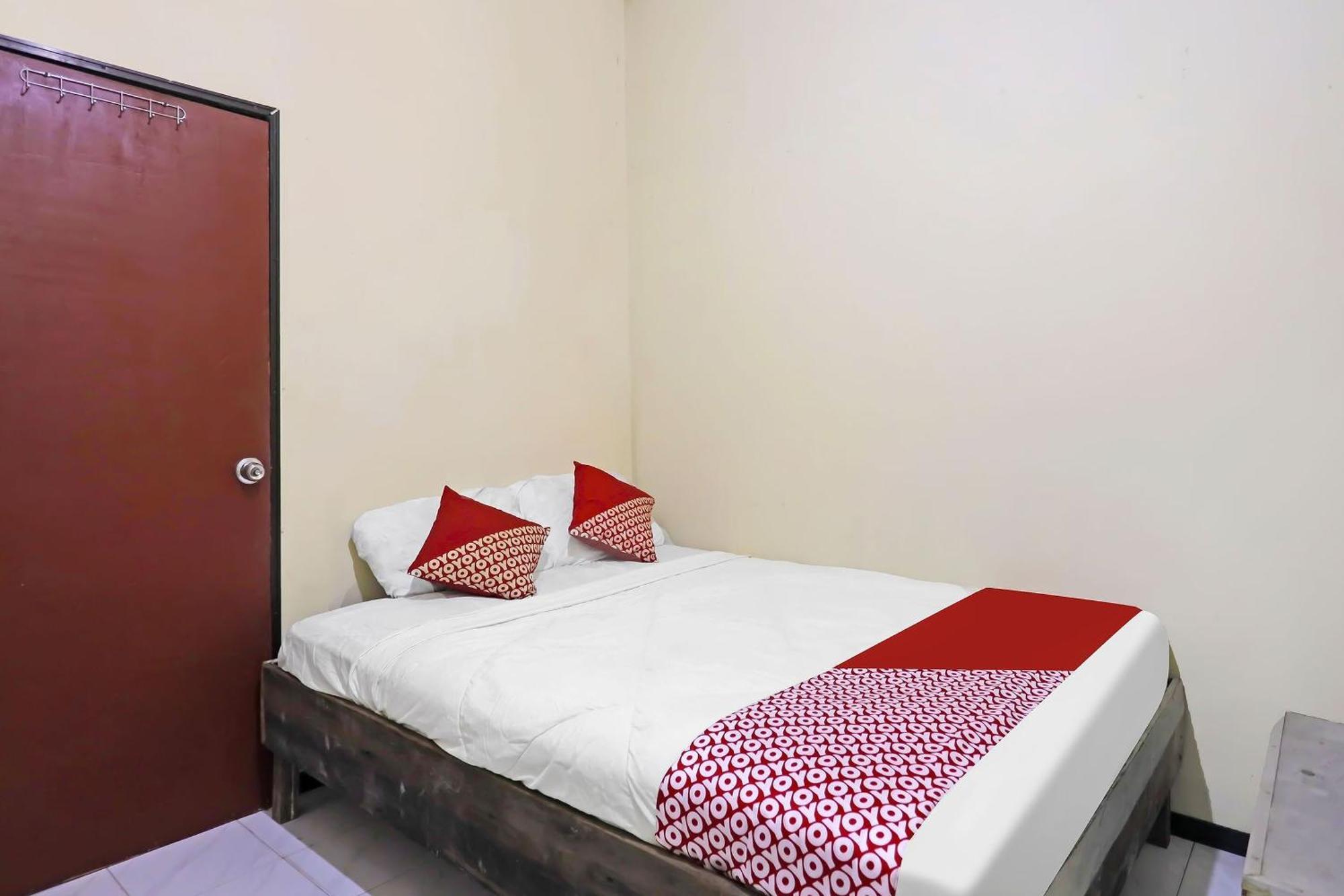 Spot On 91343 Kartika Guest House Syariahnearpantai Stres Jodoh  Exterior foto